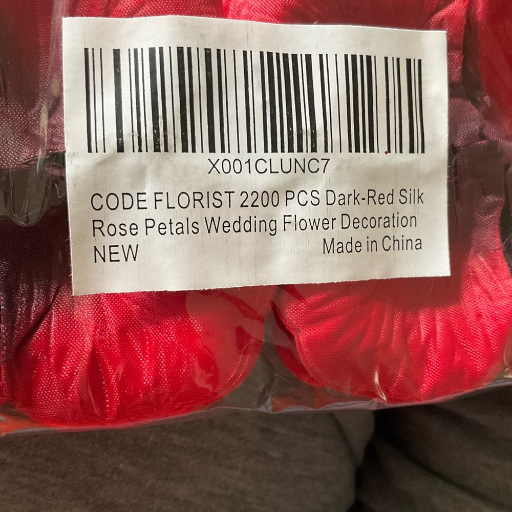 Red Rose Petals - Picture 5 of 7